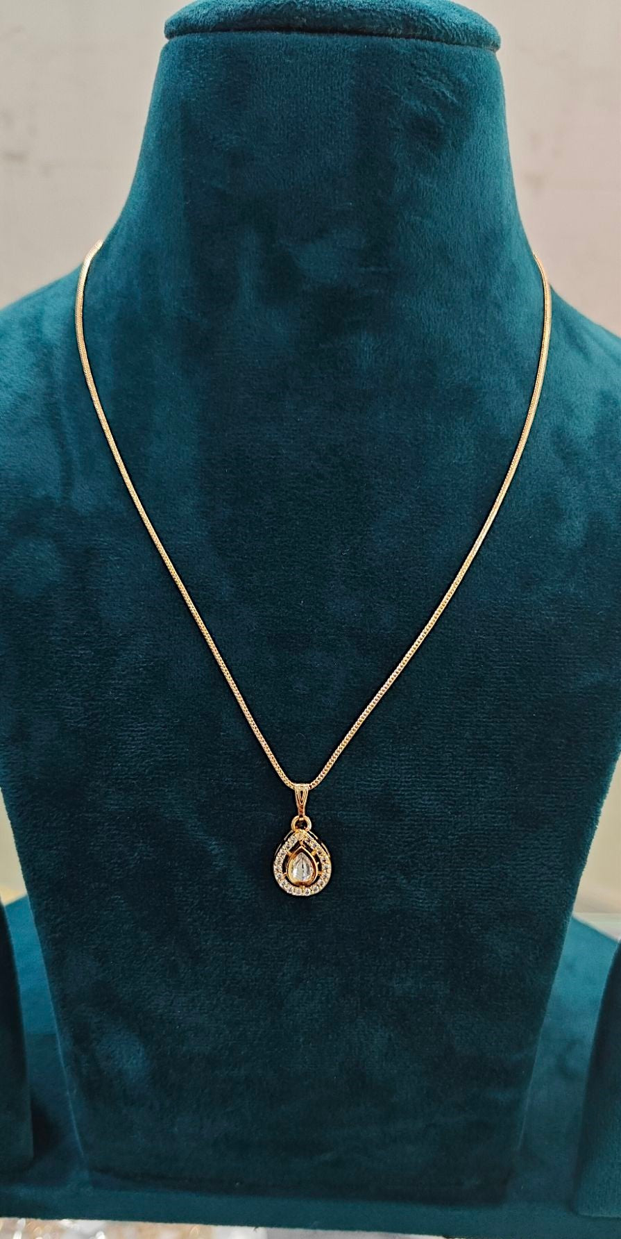 Enfashionate Real Kundan Pendant set