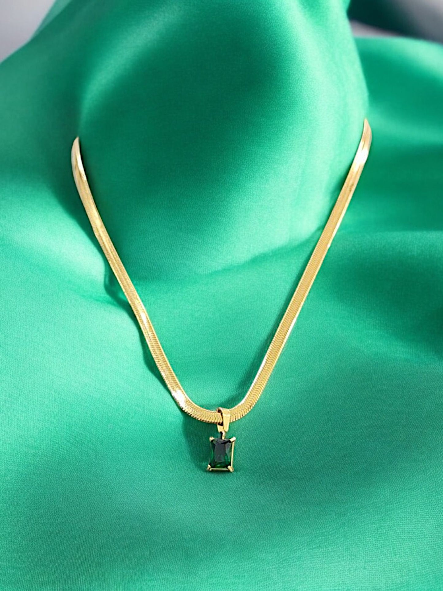 Enfashionate Anti Tarnish Green Emerald Pendant