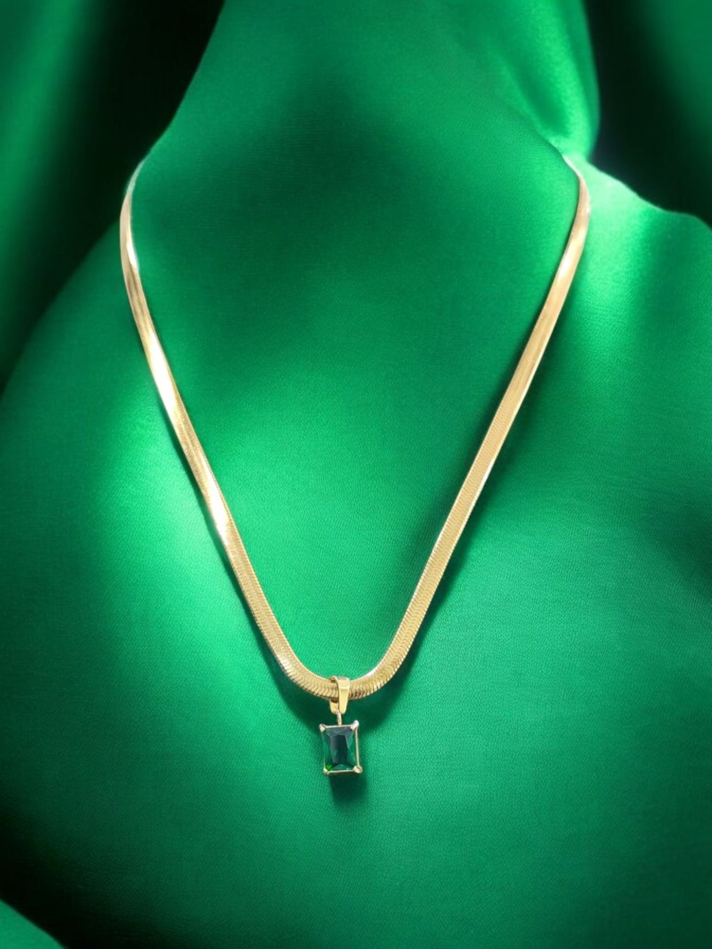 Enfashionate Anti Tarnish Green Emerald Pendant