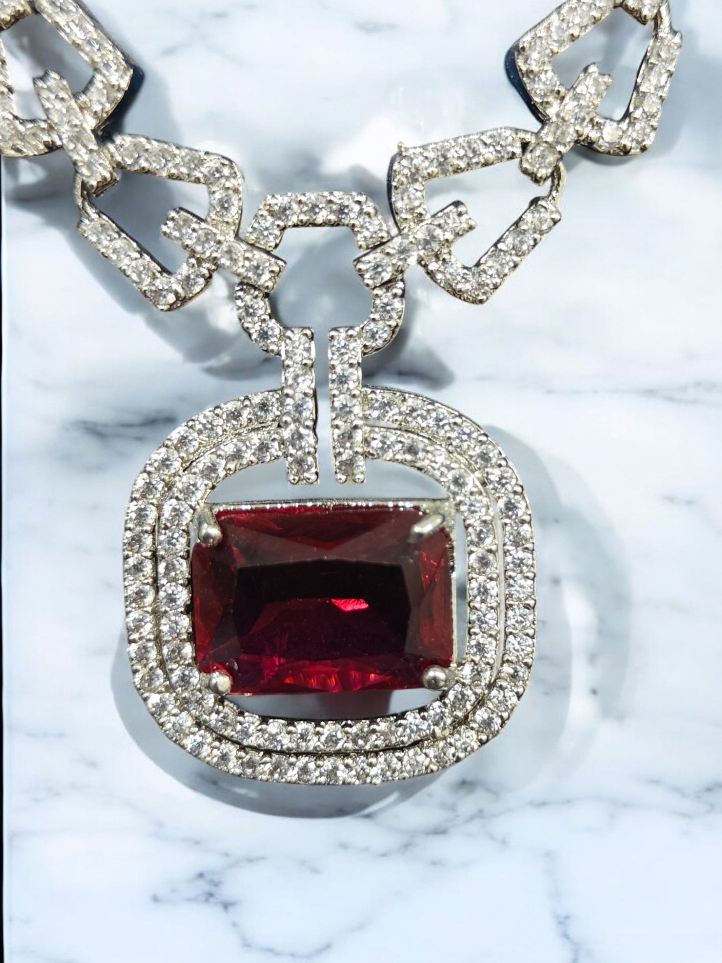 Voguish Rhodium-Plated Cordate Necklace with Zirconia Accents