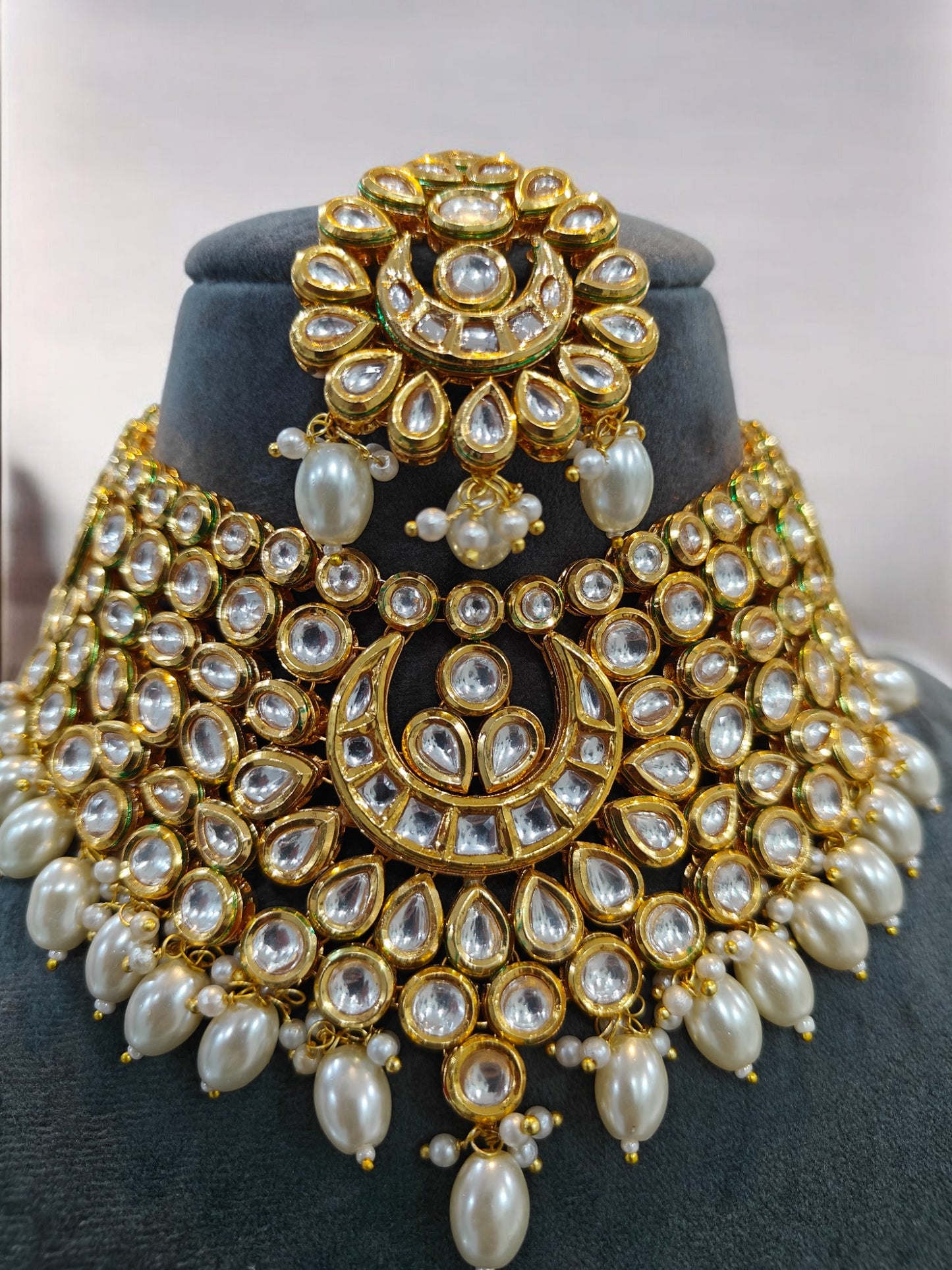 Designer Clustered Pearl High Gold Polish Fancy Desing Kundan Stones Kundan Jewellery Heavy Choker Necklace Set with Maang Tikka