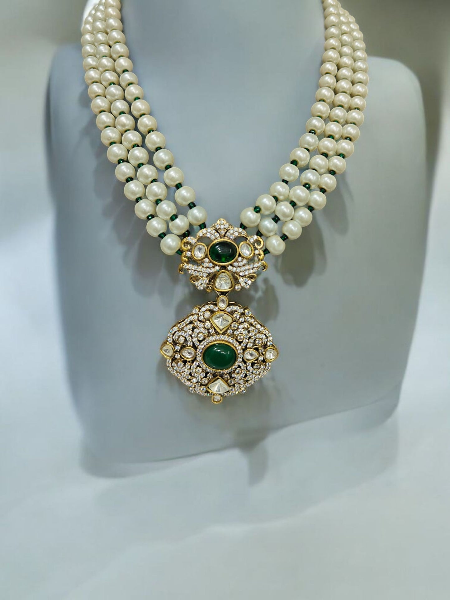 Green Stone Pearl Necklace by Enfashionate