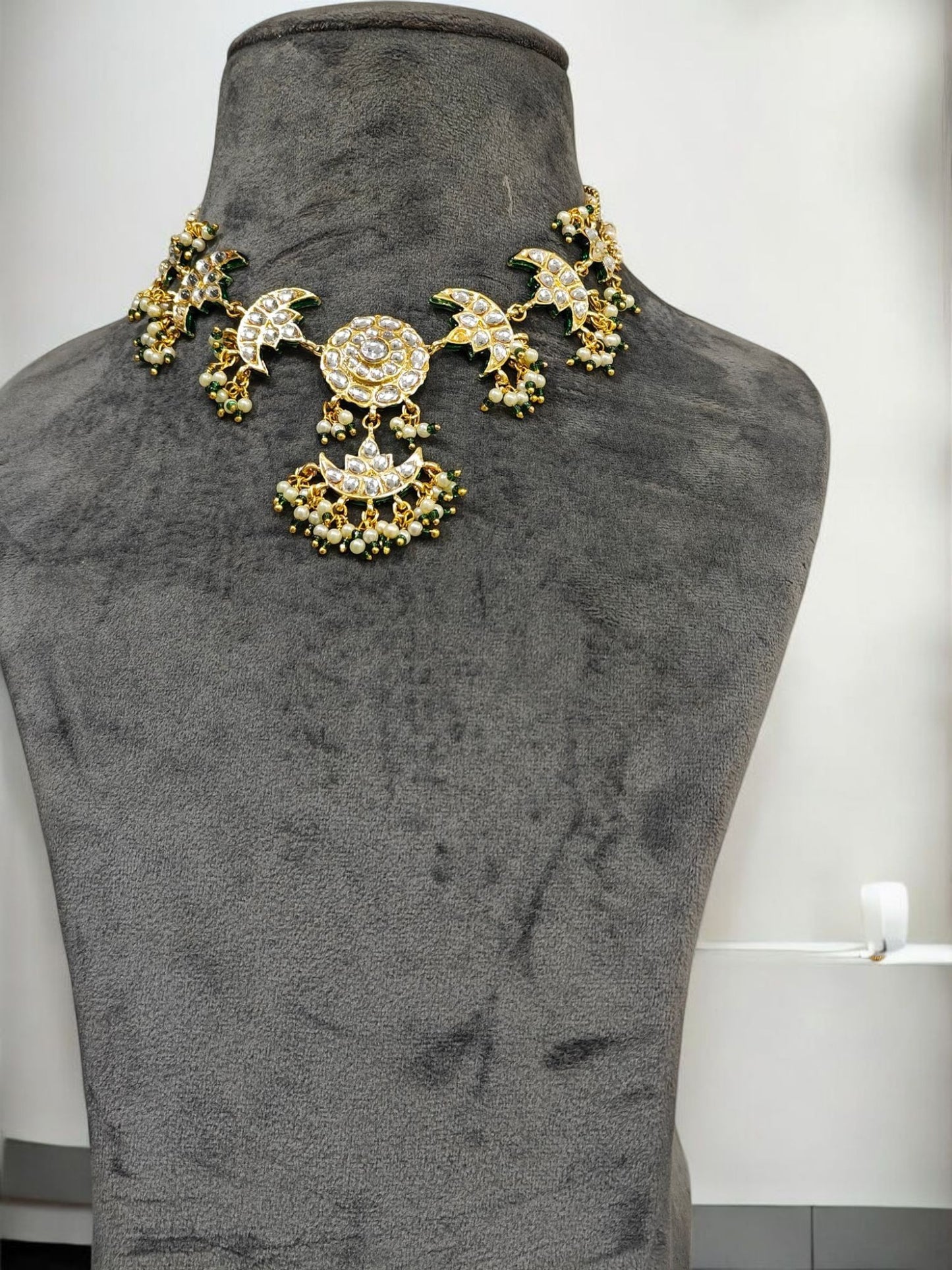 Enfashionate Pearl Green Necklace