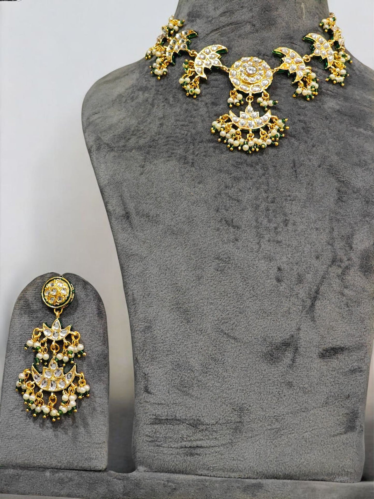 Enfashionate Pearl Green Necklace