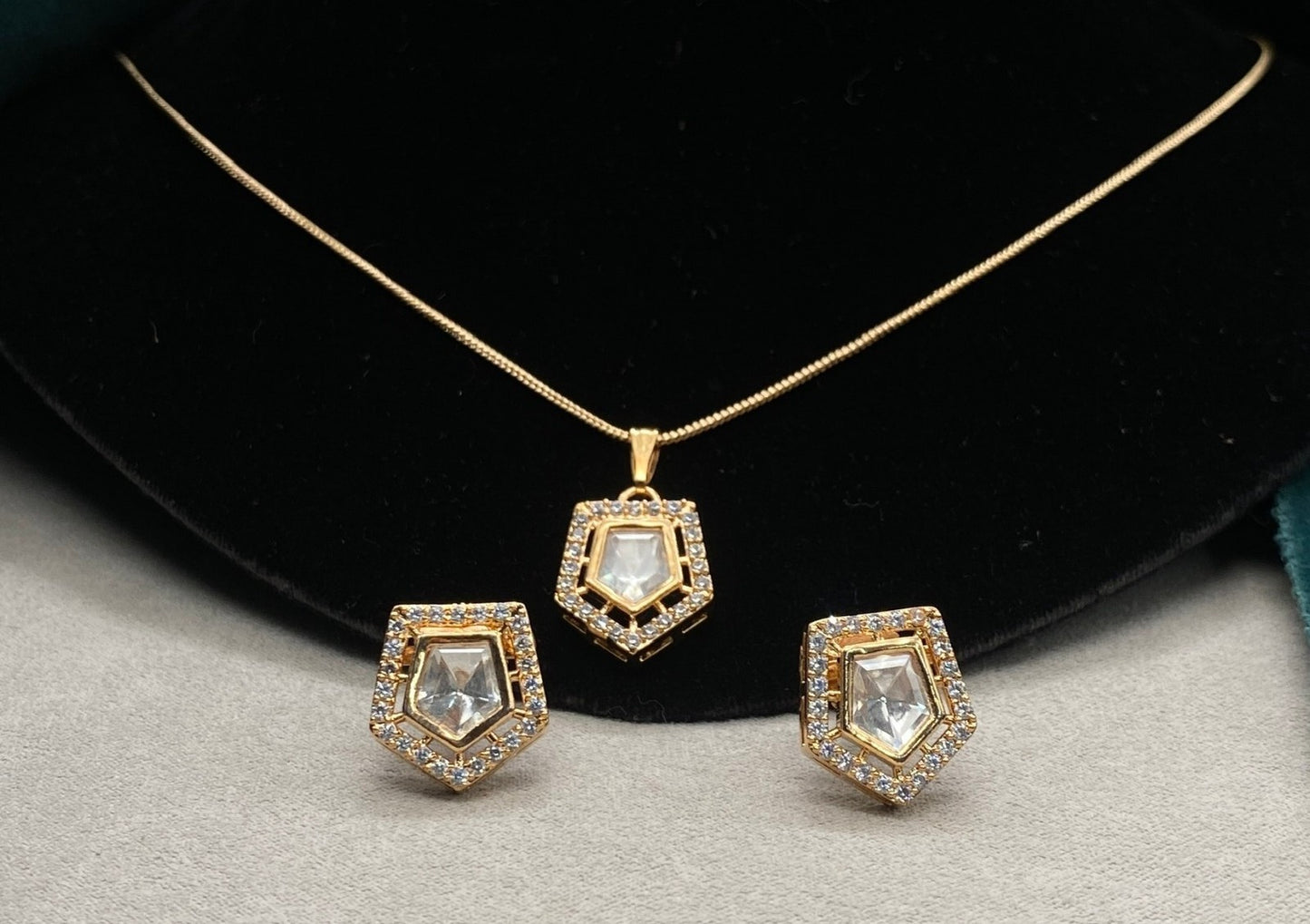 Pure Brass Real Kundan Pendant Set