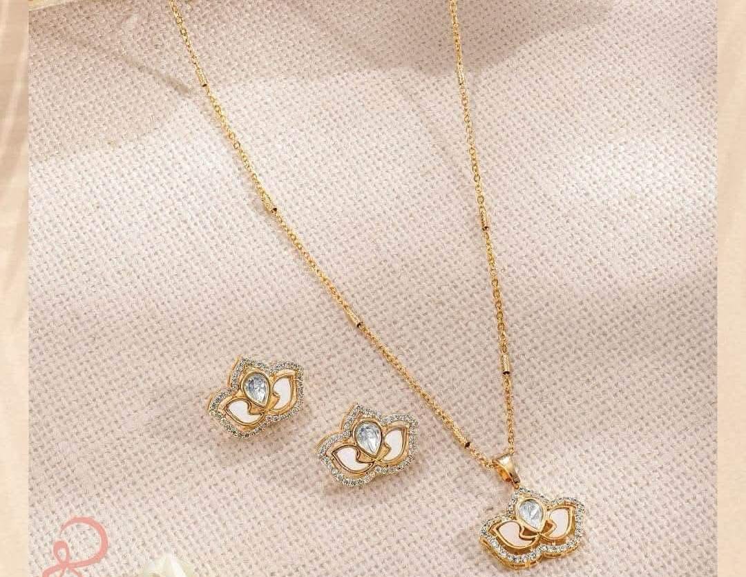 Elegant Lotus Pendant Set