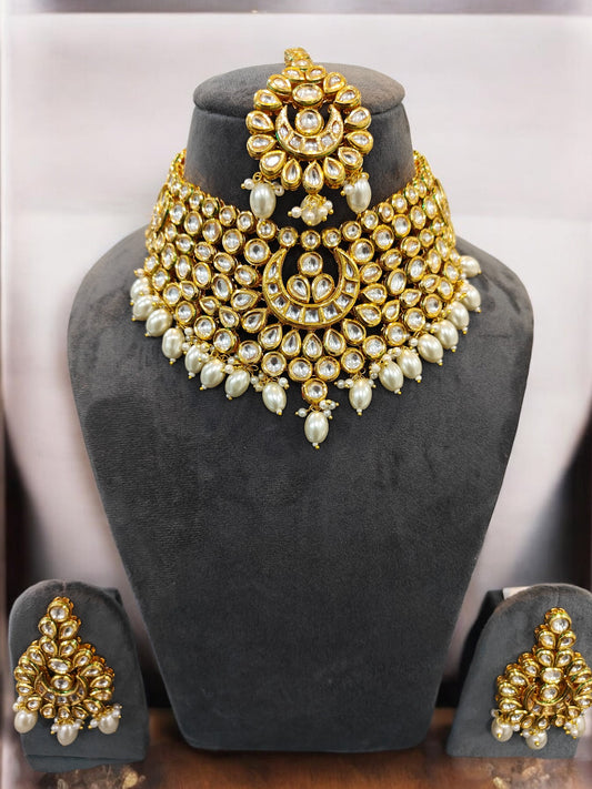 Designer Clustered Pearl High Gold Polish Fancy Desing Kundan Stones Kundan Jewellery Heavy Choker Necklace Set with Maang Tikka