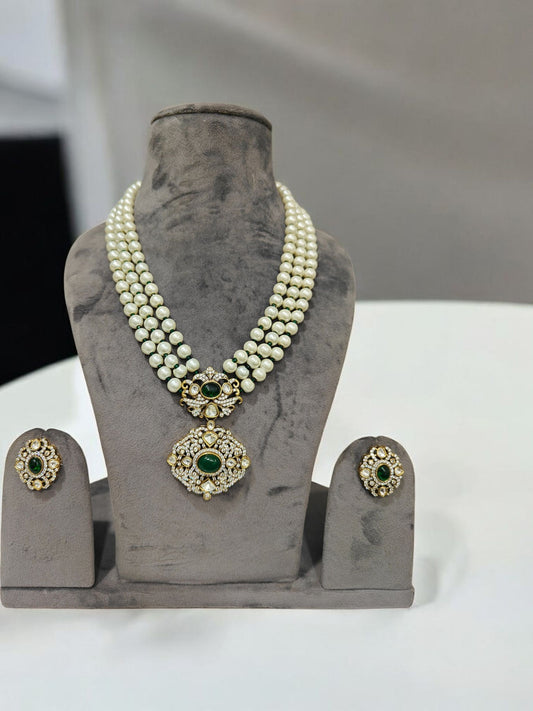 Green Stone Pearl Necklace by Enfashionate