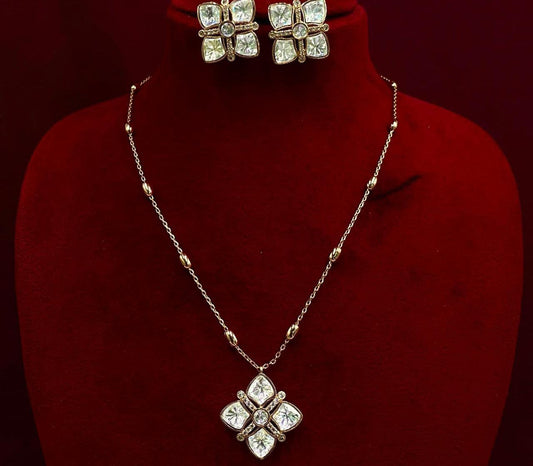 Kundan Studded pendant set
